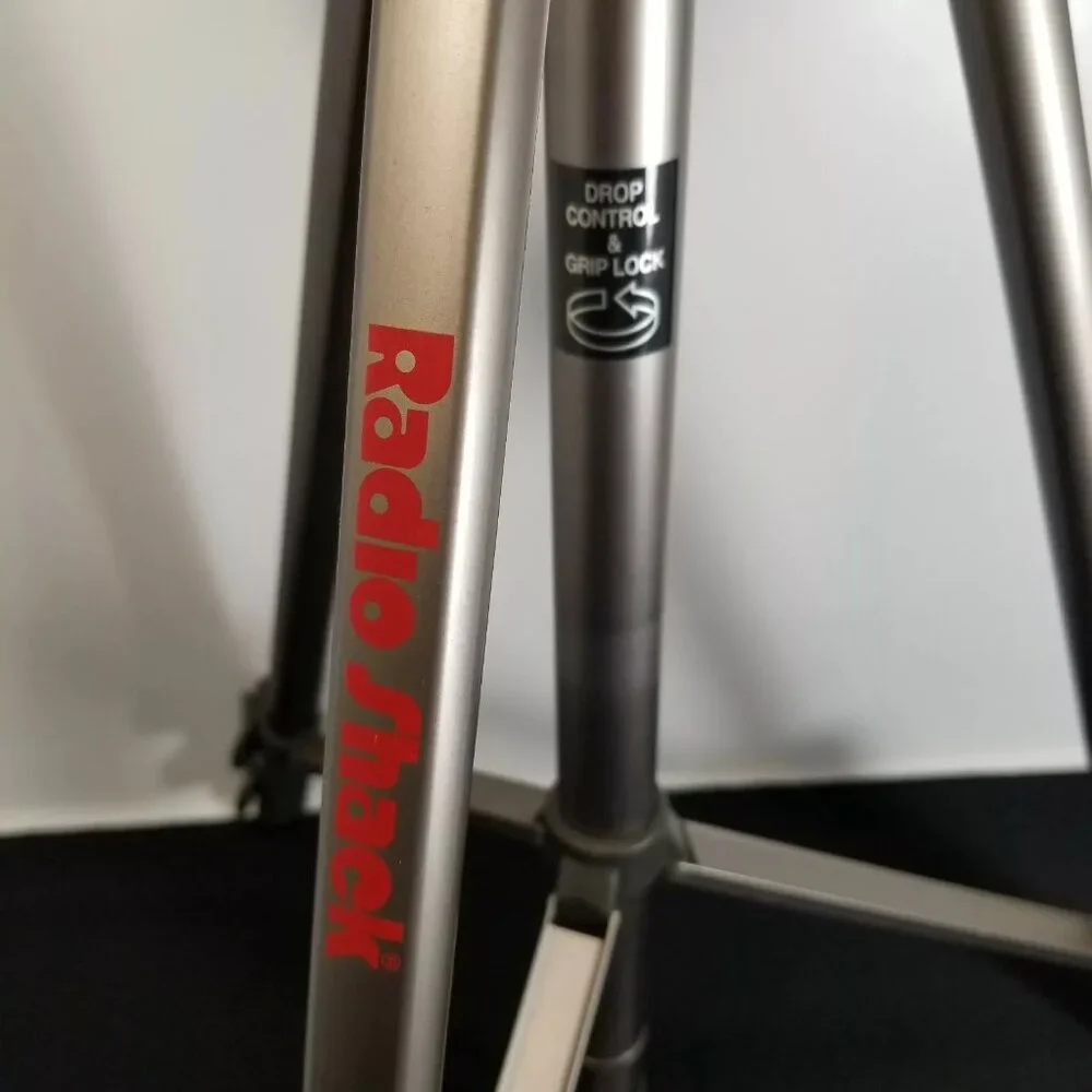 Radio Shack Camera Tripod RST-84V Photography - Pre-Owned
